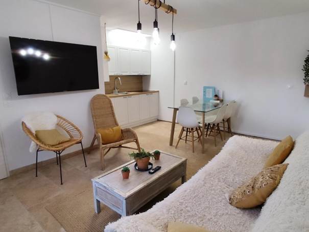 Une image contenant intérieur, mur, décoration d'intérieur, solLe contenu généré par l'IA peut être incorrect.